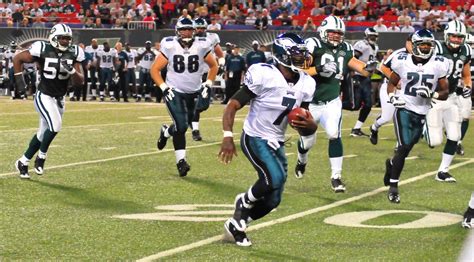 Michael Vick Gets the Start for Philadelphia Eagles