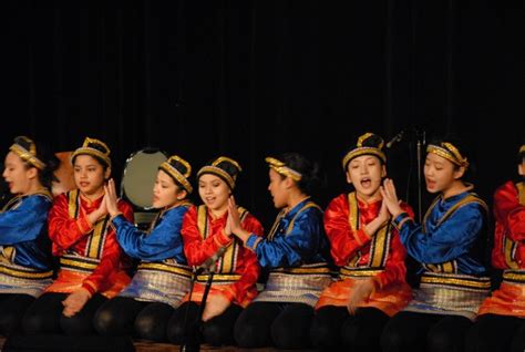 THE BEAUTY OF INDONESIA: Saman Dance (Dance Of Thousand Hands)