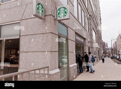 Starbucks storefront Stock Photo - Alamy