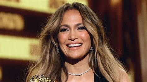 A Sus A Os Jennifer Lopez Ense A Su Cuerpo Al Natural Y Deslumbra A