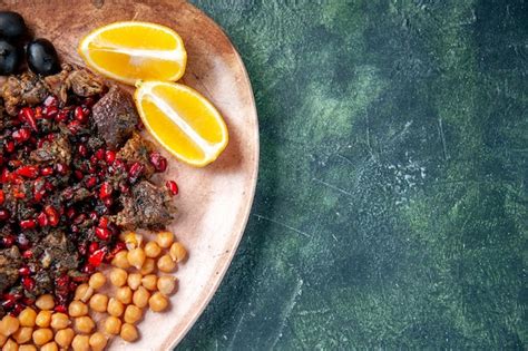 Vista Superior Deliciosas Rebanadas De Carne Frita Con Frijoles Uvas Y