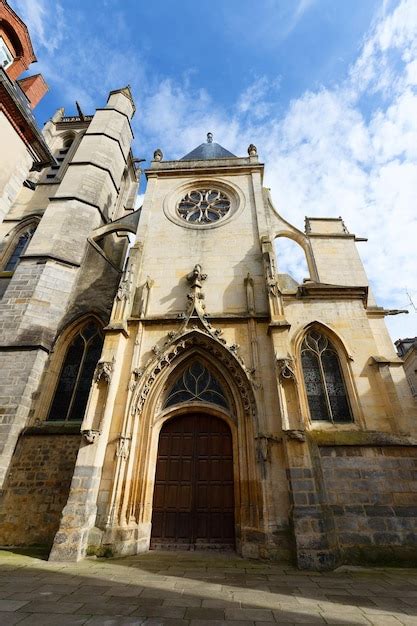 Église paroissiale de style gothique de Saintaspais à Melun construite