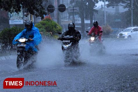 Bmkg Kupang Ingatkan Wilayah Ntt Berpotensi Cuaca Ekstrem Times Indonesia