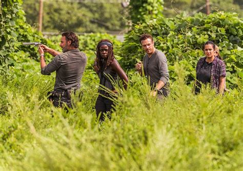 Walking Dead Season 7 Midseason Premiere Synopsis And Photos Arrive