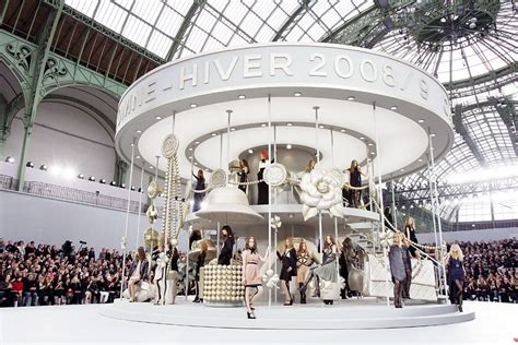 Показы Шанель: фото и видео с самых эффектных шоу Дома моды Chanel ...