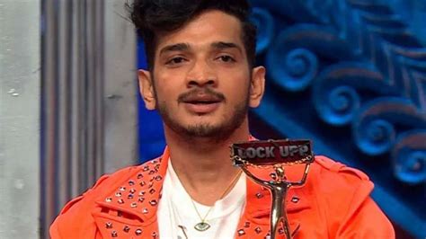 Lock Upp Winner Comedian Munawar Faruqui Lifts Trophy Beats Prince Narula Payal Rohatgi Shivam