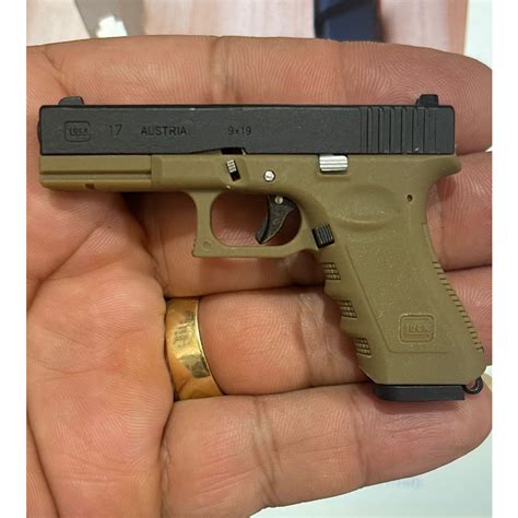 Chaveiro Full Metal Glock G17 pistola replica ideal pra coleção toda