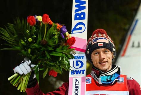 Dawid Kubacki Aus Polen Gewinnt Den Ersten Weltcup In Titisee Neustadt