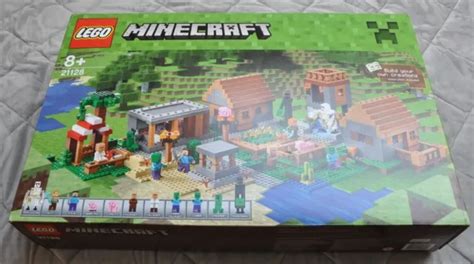 **NEW** LEGO 21128 Minecraft The Village - Rare Retired Set - Fast UPS ...