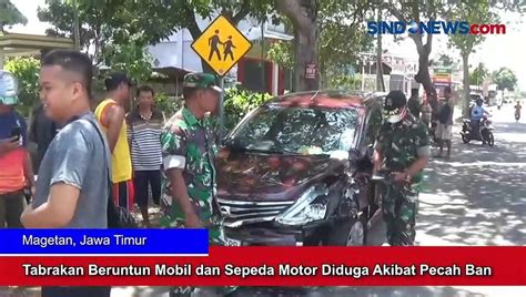 Tabrakan Beruntun Mobil Dan Sepeda Motor Diduga Akibat Pecah Ban