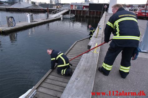 Sejlskib lækker olie Vejle Havn 112alarm dk