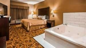 35 Texas Hotels With Jacuzzi In Room and Hot Tub Suites