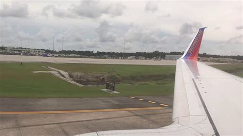 Southwest Airlines WN2062 Landing Charleston International Airport