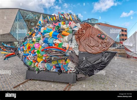 Sculpture Trash Hi Res Stock Photography And Images Alamy