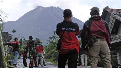 Gunung Merapi Kali Mengeluarkan Awan Panas Guguran