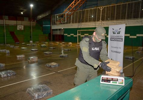 Incautan Más De 2 Toneladas De Marihuana Ocultos Entre La Maleza Argentinagobar