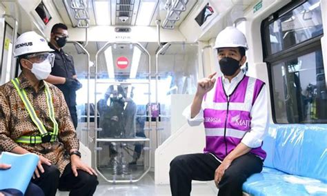 Jokowi Targetkan LRT Jabodebek Beroperasi Juli 2023 Bersama Kereta