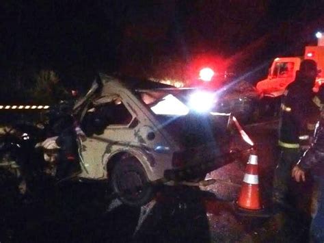 G1 Acidente entre carro e ambulância deixa dois mortos e feridos no