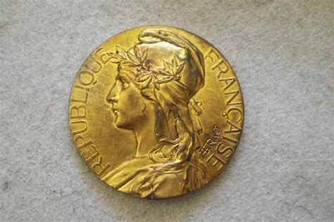 MEDAILLE EN BRONZE République Française Marianne A Rivet DIAMÈTRE 56 mm