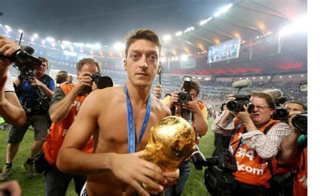 Clap De Fin Pour Mesut Zil