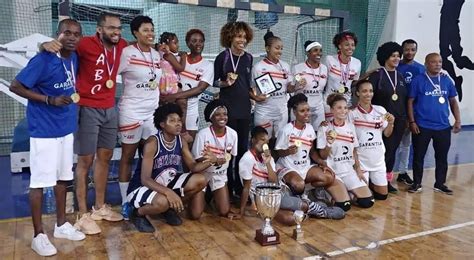 Andebol Feminino Abc Vence Palmeira E Sagra Se Campe O De