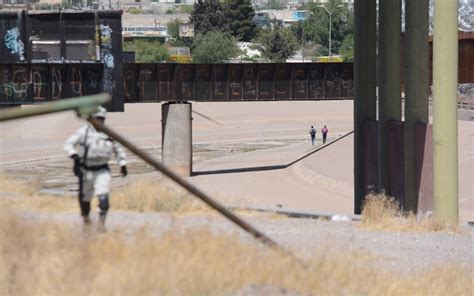 Permanencia del Título 42 confunde a migrantes varados en Juárez El