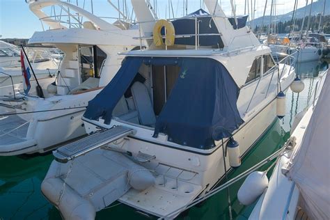 Used Fairline Corniche Fly Yachtfocus