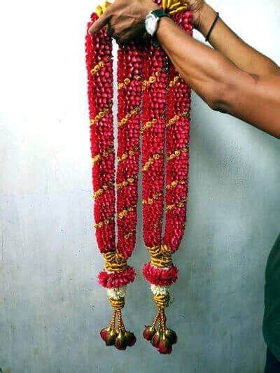 South - Indian Wedding malai design | Flower garland wedding, Wedding flower arrangements pink ...