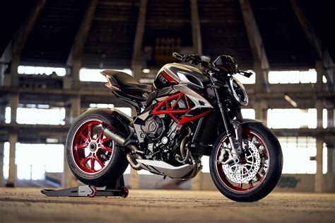 Stunning MV Agusta Brutale And Dragster 800 Triples Unveiled 44Teeth