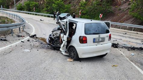 Ankara da iki otomobil kafa kafaya çarpıştı 3 ölü 4 yaralı Son