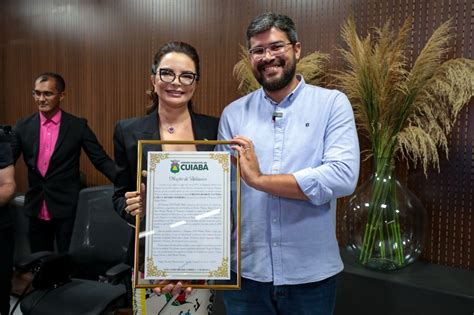 Câmara de vereadores de Cuiabá homenageia primeira dama de MT por ações