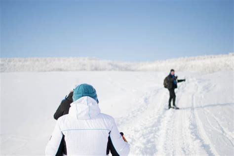 Banco De Imagens Homem Caminhando Pessoa Neve Inverno Trilha