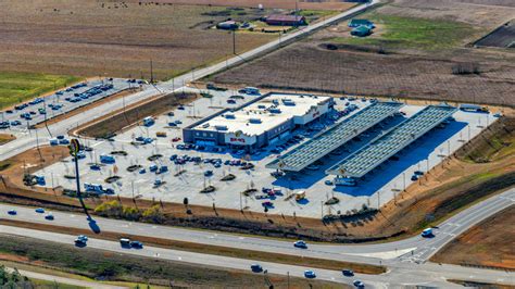 Everything You Need To Know About The World S Largest Buc Ee S