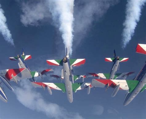 Domenica Luglio Lo Show Aeronautico Delle Frecce Tricolori A Torino