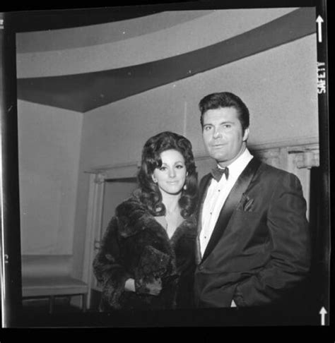 Max Baer Jr Wife Candid Hollywood Event Original 225 X 225 Camera