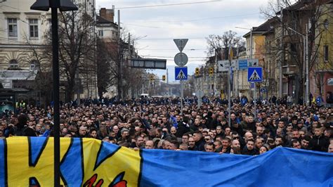 Фенове на "Левски" посветиха нецензурна песен на лидера на "Възраждане ...