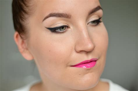 Eyeliner Tutorial Pisteet Avuksi Rajauksen Tekoon Nude