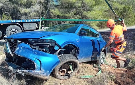 Deportivo Sufre Accidente Y Cae En Un Desnivel En Carretera De Porroig