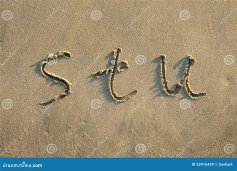 Letras Do Alfabeto Na Areia Na Praia Imagem De Stock Imagem De Fonte