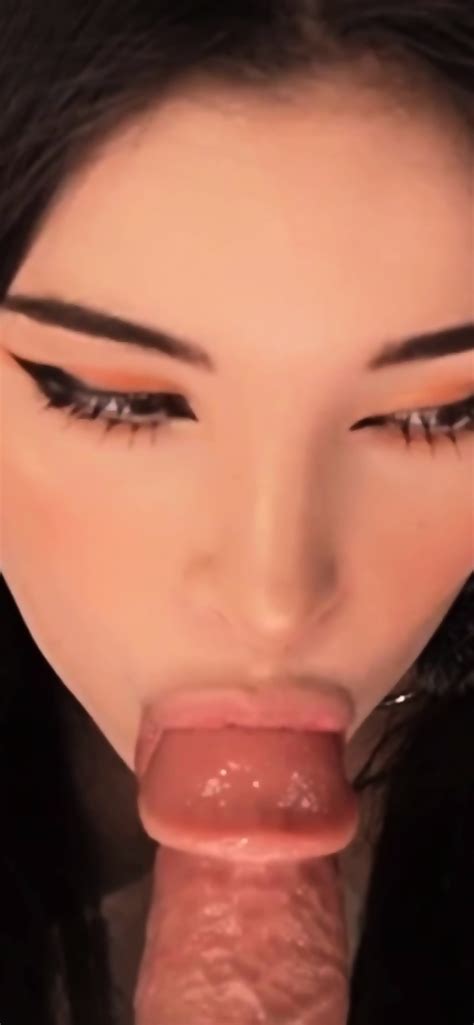 Lau Webcam Dildo Blowjob