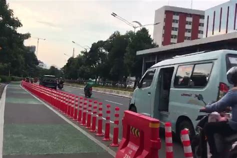 Foto Penambahan Jalur Sepeda Permanen Tak Lagi Pakai Beton Dishub