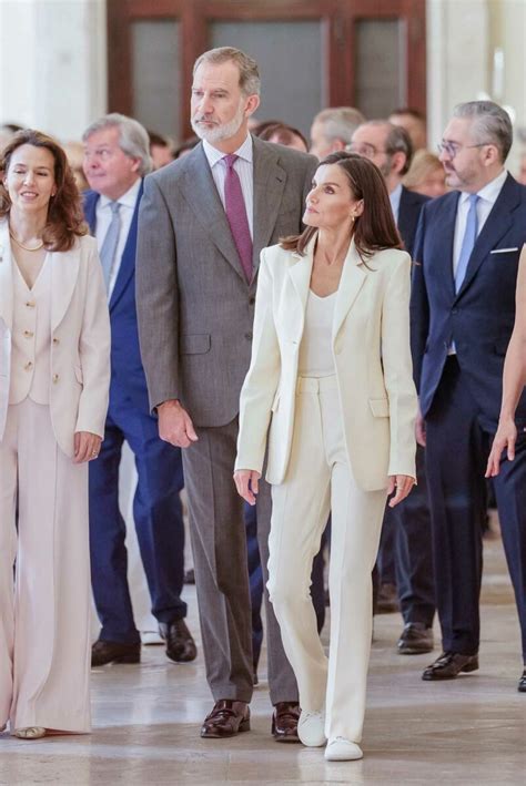 Le Roi Felipe Et La Reine Letizia Inaugurent Une Exposition