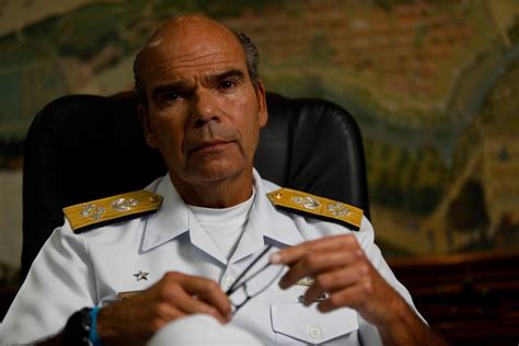 Comandante da Marinha critica cassação de título honoris causa de