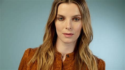 Betty Gilpin says her first body slam of Alison Brie felt like 'an ...