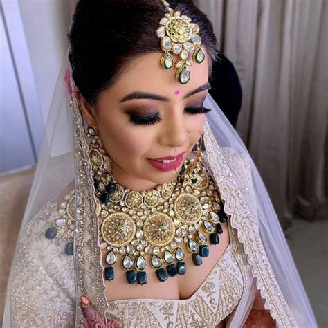 Massive And Oversized Maang Tikka Designs For 2020 Brides To Be Unique