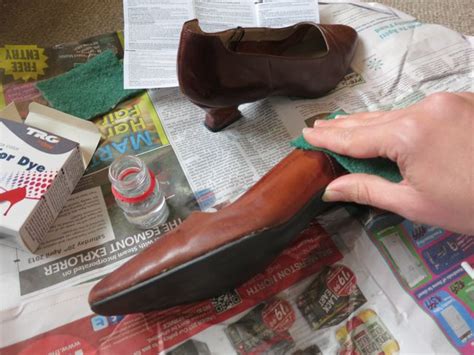 Tutorial: How to dye leather shoes & handbags - The Dreamstress