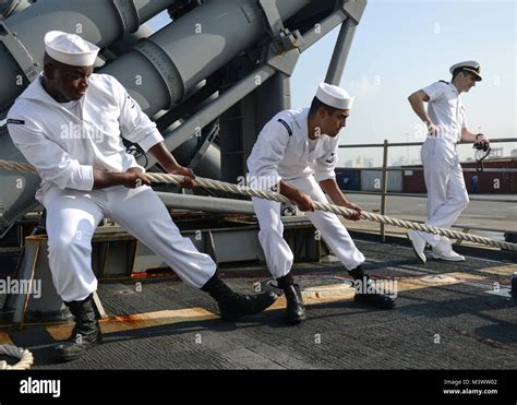 COLOMBO Sri Lanka Oct 28 2017 U S Navy Sailors Handle Line Aboard