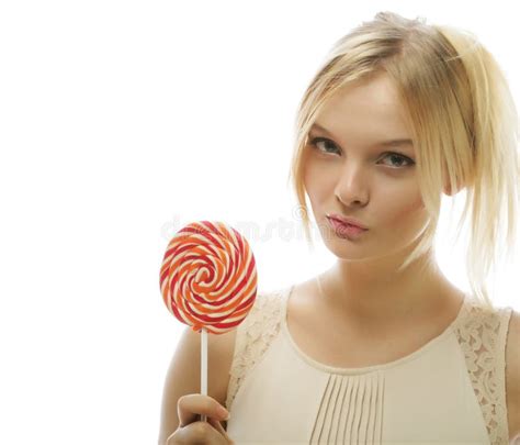 Jeune Femme Blonde Avec La Sucrerie Photo Stock Image Du Visage