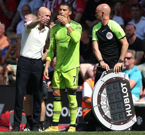 TCR On Twitter Ten Hag Giving Cristiano Ronaldo Instructions As He S