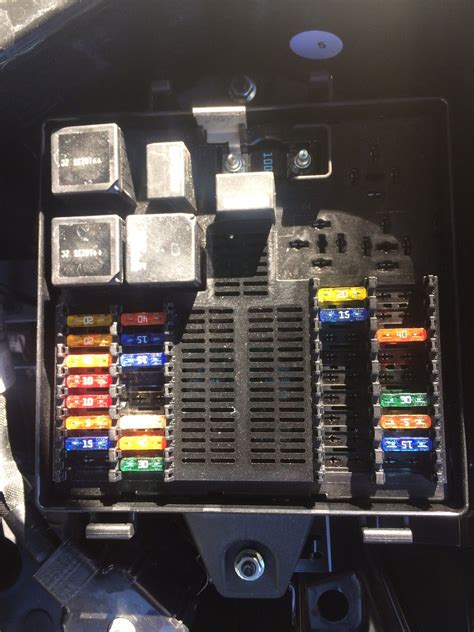 2011 Jaguar XJ Fuse Box Diagrams